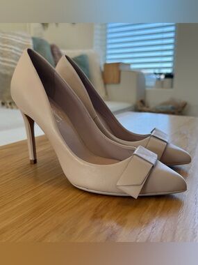 Ted Baker Nude Pointed-Toe Bow Stiletto Pumps 37